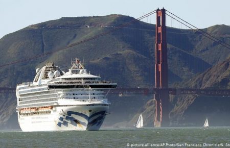 Коронавірус виявили у 21 людини на лайнері Grand Princess, що стоїть біля берегів США