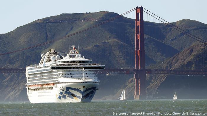 Коронавірус виявили у 21 людини на лайнері Grand Princess, що стоїть біля берегів США