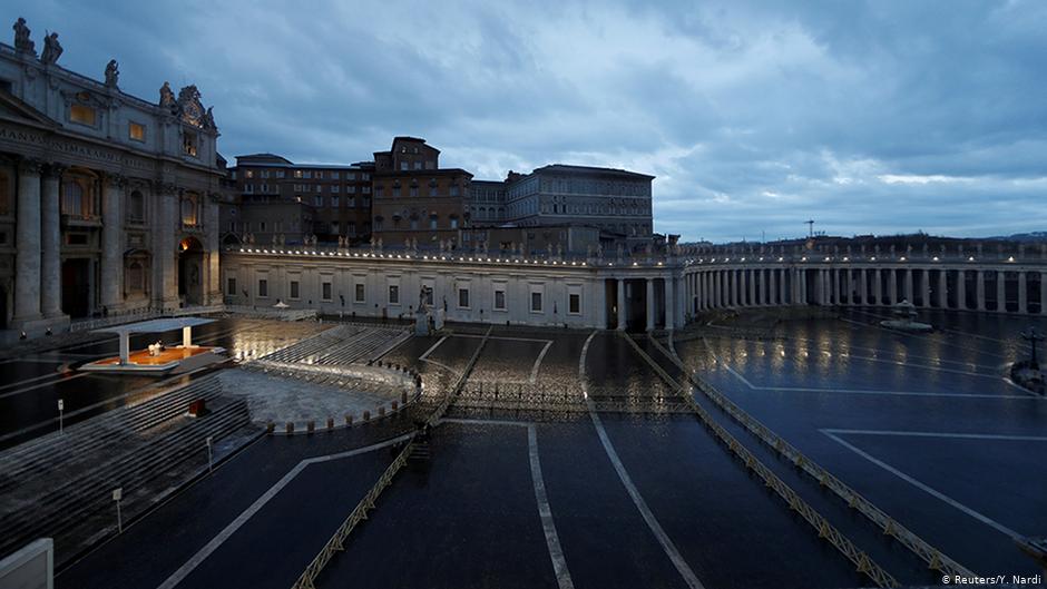 Папа Римський виступив з посланням на порожній площі Святого Петра у Ватикані