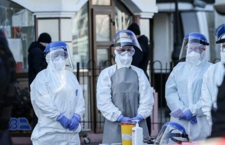 За кордоном від коронавірусу лікуються 27 українців — МЗС