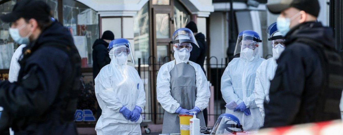 За кордоном від коронавірусу лікуються 27 українців — МЗС