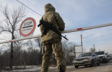 Окупаційна влада «ДНР» забороняє в'їзд українцям з підвищеною температурою, якщо ті не мають «реєстрації у республіці»