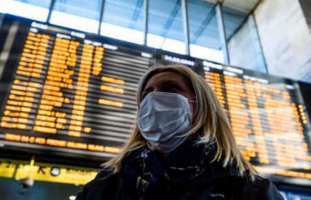 Нідерланди заборонили авіаперельоти з Британією через новий штам коронавірусу