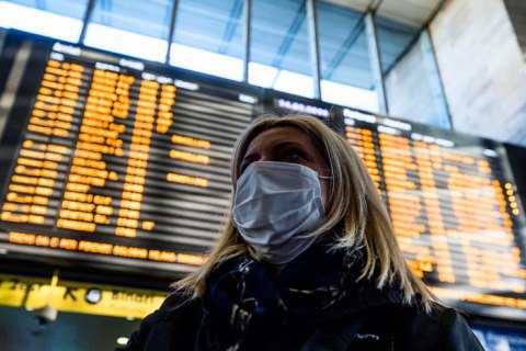 Нідерланди заборонили авіаперельоти з Британією через новий штам коронавірусу