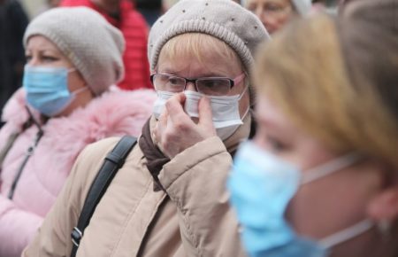 Українців закликали не скуповувати медичні маски