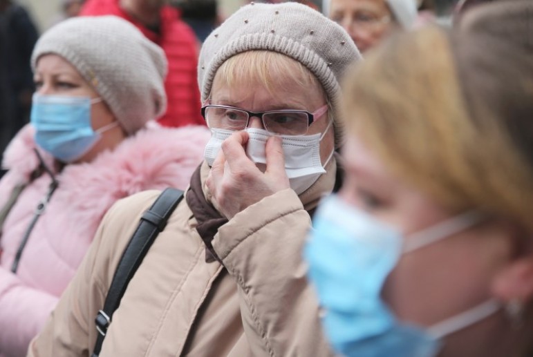Українців закликали не скуповувати медичні маски