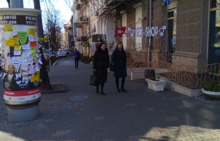 На майданчиках — діти, у магазинах — люди без масок: чому в Одесі ігнорують карантин