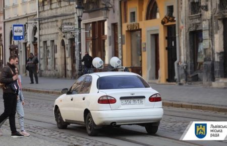 У Львові авто з гучномовцями оповіщають про небезпеку коронавірусу