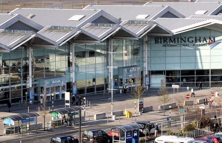 У Британії будівлю в аеропорту переобладнають під тимчасовий морг