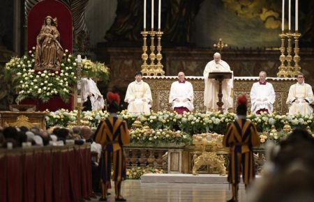 У Ватикані великодні богослужіння  відбудуться без вірян через спалах коронавірусу