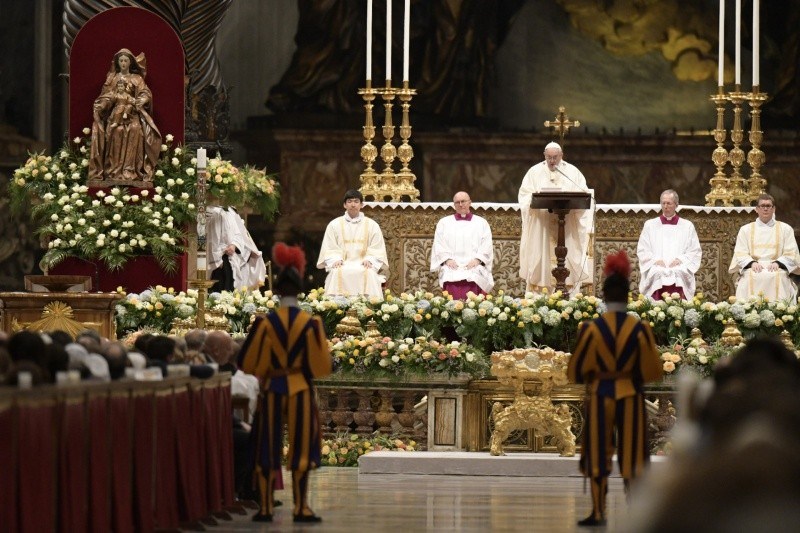 У Ватикані великодні богослужіння  відбудуться без вірян через спалах коронавірусу