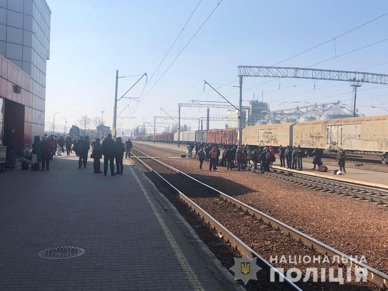 На станции «Фастов» пассажиры перекрыли железнодорожные пути и требовали восстановить движение электричек