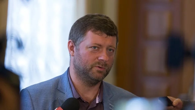 Решения фракции по увольнению Рябошапки нет — Корниенко