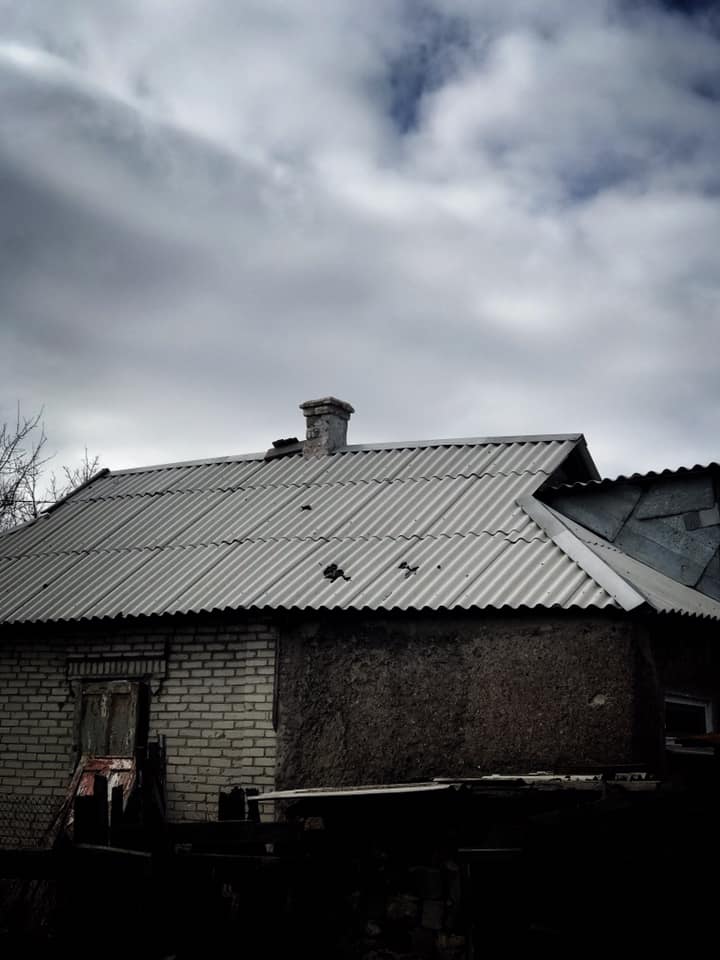 Боевики обстреляли Красногоровку, ранена 73-летняя местная жительница