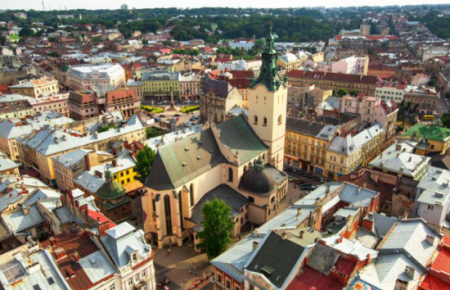Призупинення міжміського сполучення, необґрунтовані виклики «швидкої»: перебіг карантину у Львові