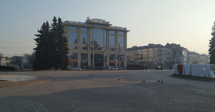 Карантин у Луцьку: громадський транспорт не працює, волонтери розвозитимуть їжу пенсіонерам Карантин у Луцьку: громадський транспорт не працює, волонтери розвозитимуть їжу пенсіонерам