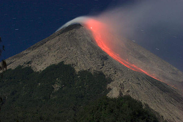 На острові Ява почалося виверження вулкана Мерапі