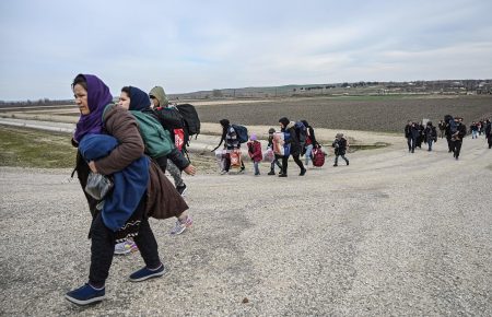 Біженці із Сирії: ЄС готовий допомогти Греції та Болгарії з охороною кордонів