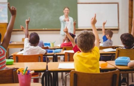 Молодые учителя со стажем до 10 лет получат выплату в 21 тыс. гривен — Минобразования