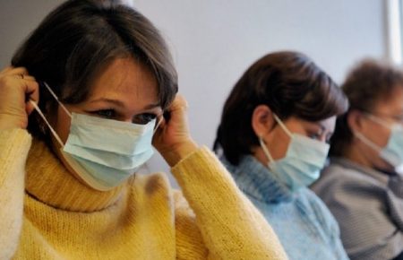 Як правильно носити маски: інструкція від лікарки
