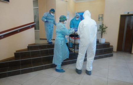 Дружину українця, інфікованого COVID-19, відправлять на обсервацію