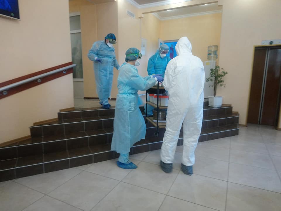 Дружину українця, інфікованого COVID-19, відправлять на обсервацію