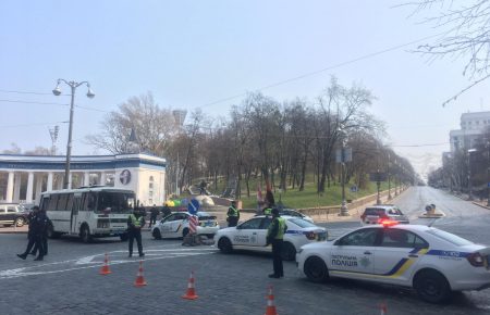 Полиция ограничила проезд по улице Грушевского в день внеочередного заседания Рады