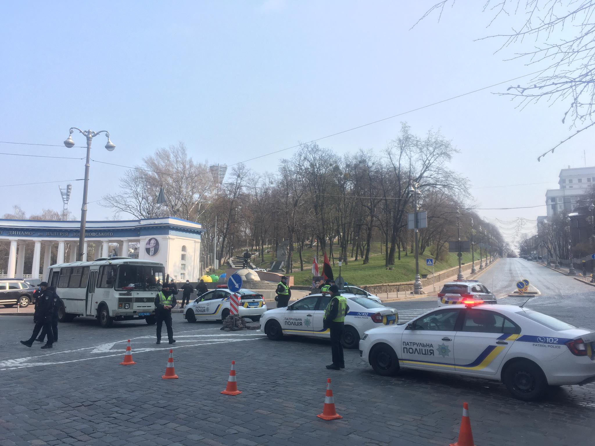 Полиция ограничила проезд по улице Грушевского в день внеочередного заседания Рады