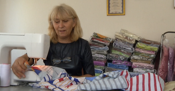 Бизнес в «красной» зоне: постельное белье, которое шьет семья из прифронтового села, продают по всей Украине