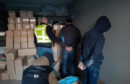 В Киеве грабители с оружием украли 100 тысяч медицинских масок — прокуратура