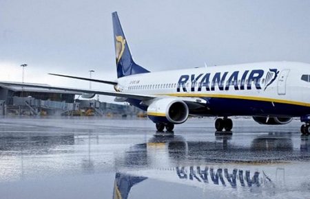 Ryanair повністю призупиняє авіасполучення з Італією через поширення коронавірусу