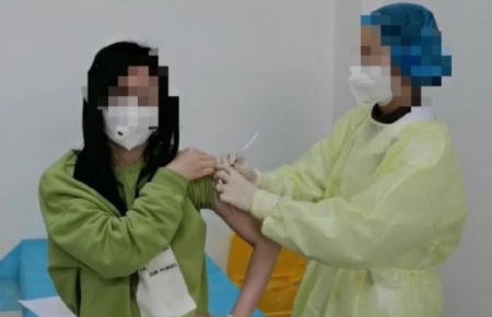 В Ухані понад сотні добровольців ввели вакцину проти коронавірусу