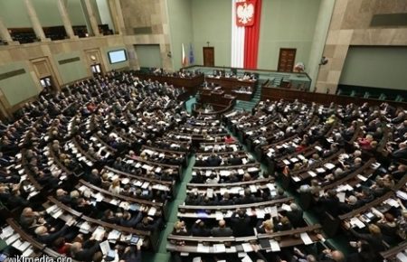 Уряд Польщі пішов на карантин через міністра з коронавірусом