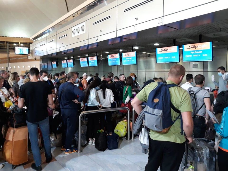SkyUp Airlines начал вывозить украинцев из Египта — Кулеба