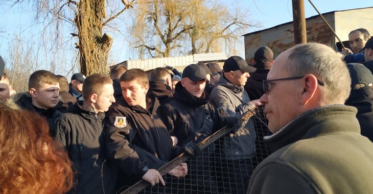 У Луцьку сутички між підприємцями та муніципальною вартою (фото) У Луцьку сутички між підприємцями та муніципальною вартою (фото)