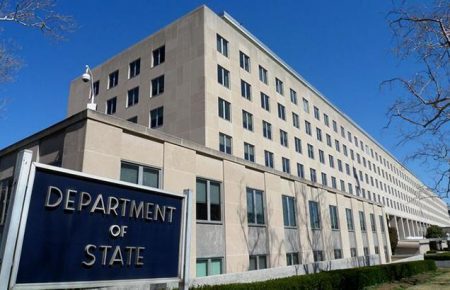 США призупинили видачу віз у всіх посольствах
