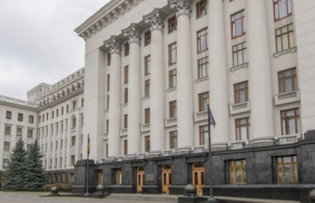 Возле Офиса Президента устроили акцию — просят Зеленского «обратить внимание на пленных»