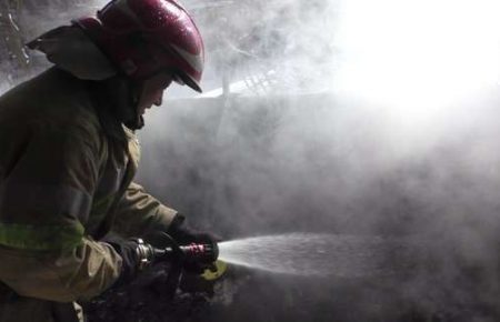 На Буковині внаслідок пожежі у будинку загинули троє дітей і дорослий