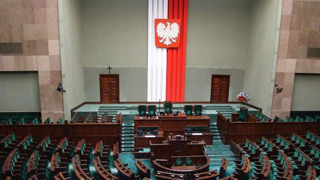 На президентських виборах у травні поляки зможуть голосувати поштою