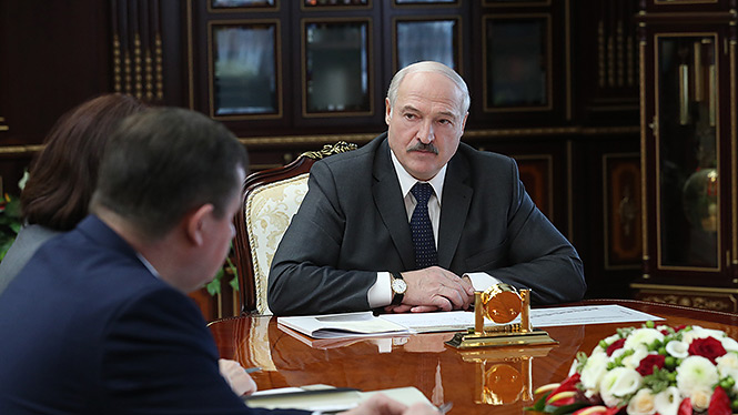 «У нас в країні від коронавірусу не померла жодна людина і не помре» — Лукашенко