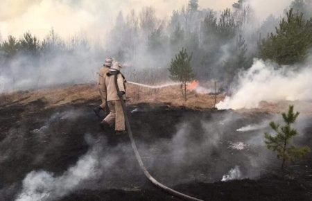 У Чорнобильській зоні пожежі гасять із літаків та вертольотів