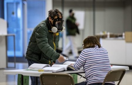 Чому вибори у штаті Вісконсин не перенесли і як голосували під час епідемії коронавірусу?