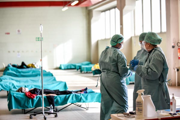 В Италии от коронавируса умерли 94 врача и 26 медсестер