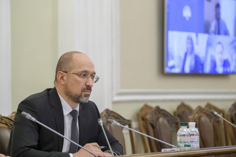 Уряд не запроваджував жодних обмежень на виїзд з України — Шмигаль