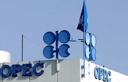 РФ готова скоротити нафтовидобуток в рамках угоди ОПЕК + на 2 мільйони барелів