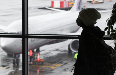 Росія не повертатиме своїх громадян з інших країн, авіасполучення закривають — ЗМІ