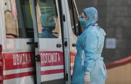 У Почаєві на Тернопільщині на обсервацію закрили лікарню разом із 27 медиками — ТСН