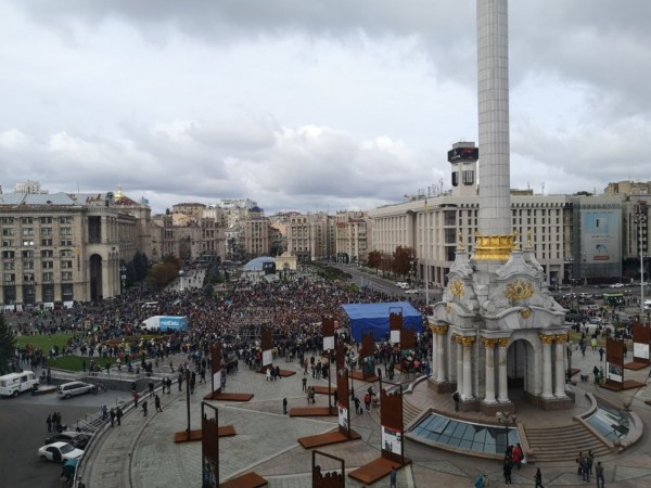 На Майдані Незалежності зруйнували виставку «Століття нескорених»