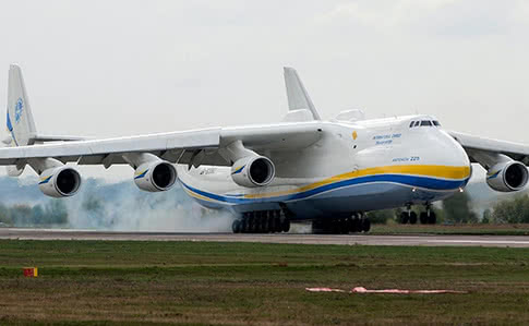 В Україну прибув ще один літак «Мрія» з меддопомогою