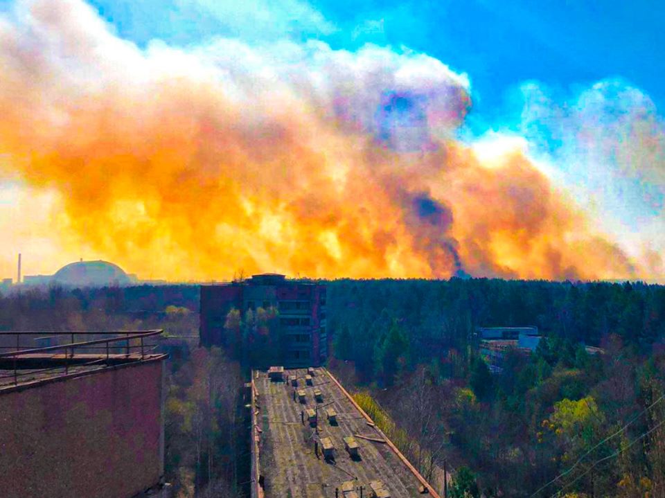 Пожежа в Чорнобильській зоні наближається до сховищ з радіовідходами